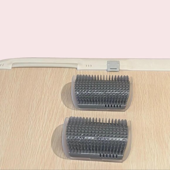 Cat Grooming Brush Set (3 Pieces) 1 Slicker Cat Brush 2 Cat Wall Corner Combs - Picture 5 of 8